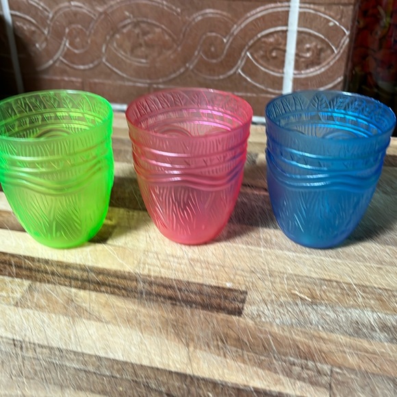 Tiki Shot Glasses Hawaiian Style Tiki Cup Plastic Stackable Shot Glasses party - Picture 3 of 7